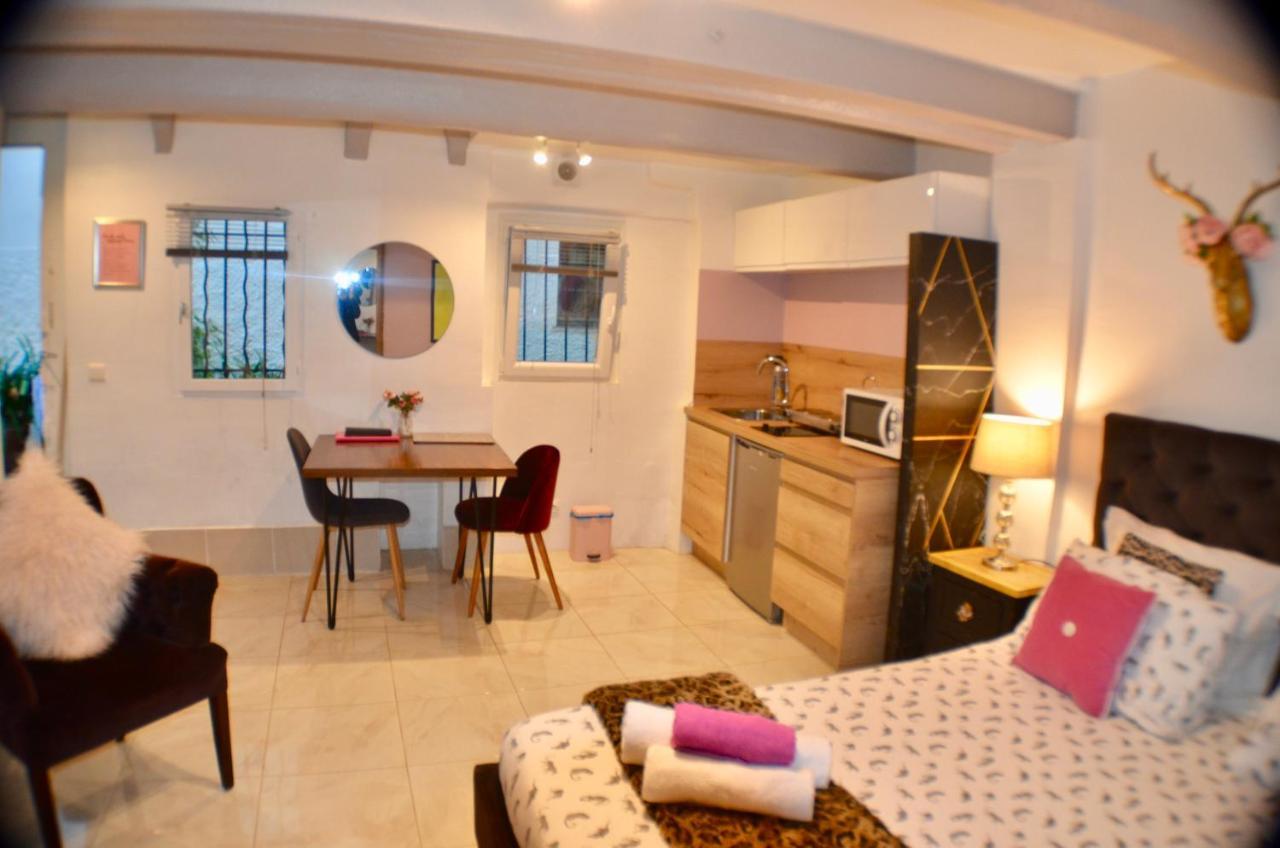 Artistic Apartment *