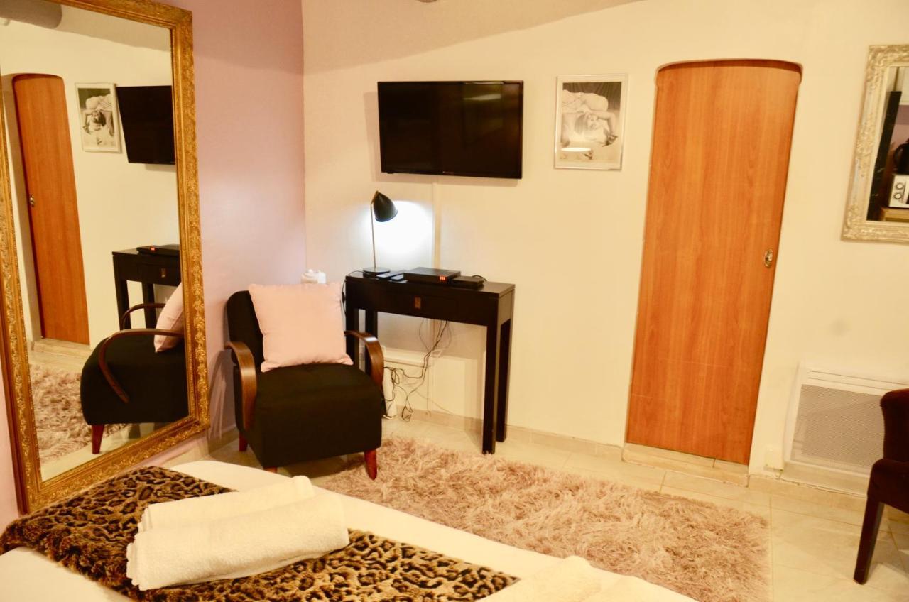 Artistic Apartment *